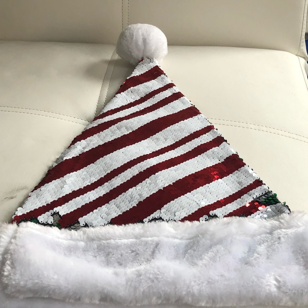 💚 5 for $15! 💚 Sequin Santa Hat, Turns from Red to Green